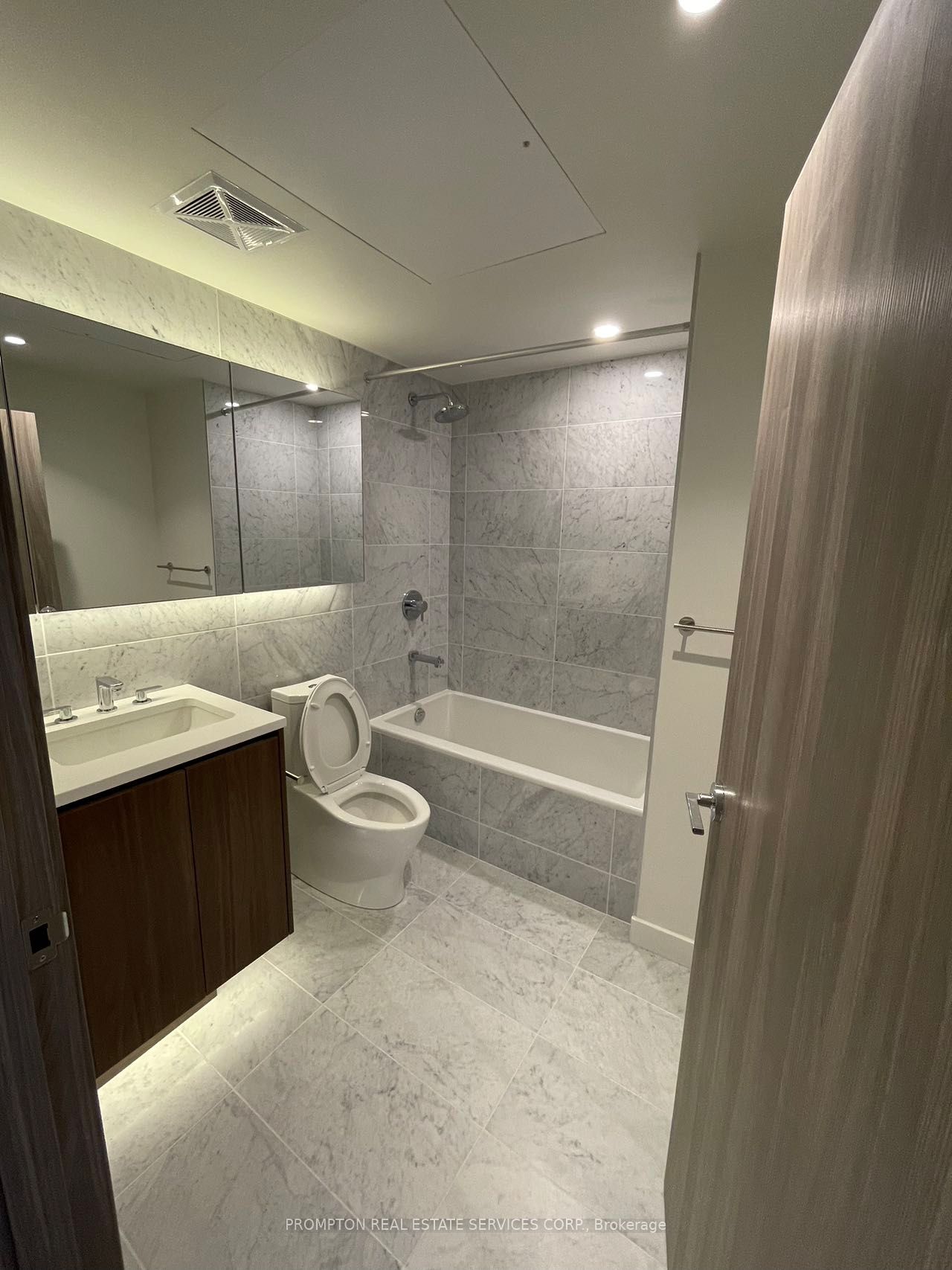 85 McMahon Drive 2215, Toronto, ON M2K 0H1 photo 2