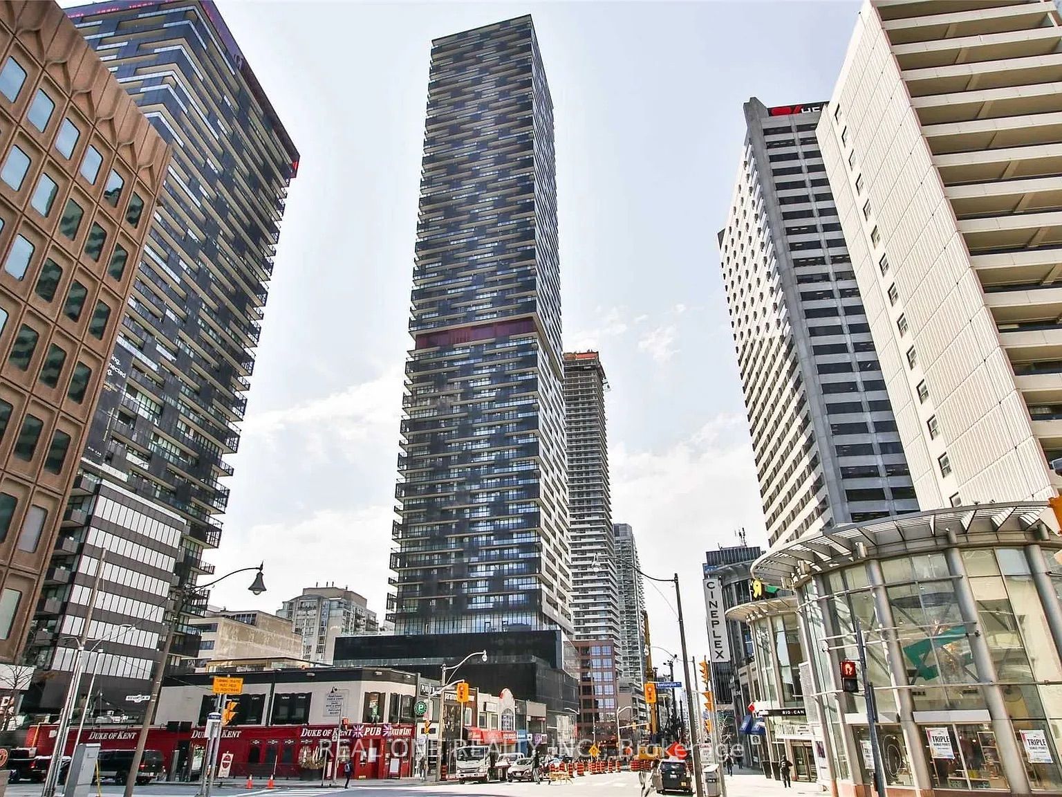 8 Eglinton Avenue E 2209, Toronto, ON M4P 0C1 photo 3