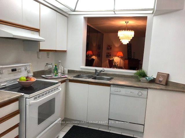 1131 Steeles Avenue 601, Toronto, ON M2R 3W8 photo 5
