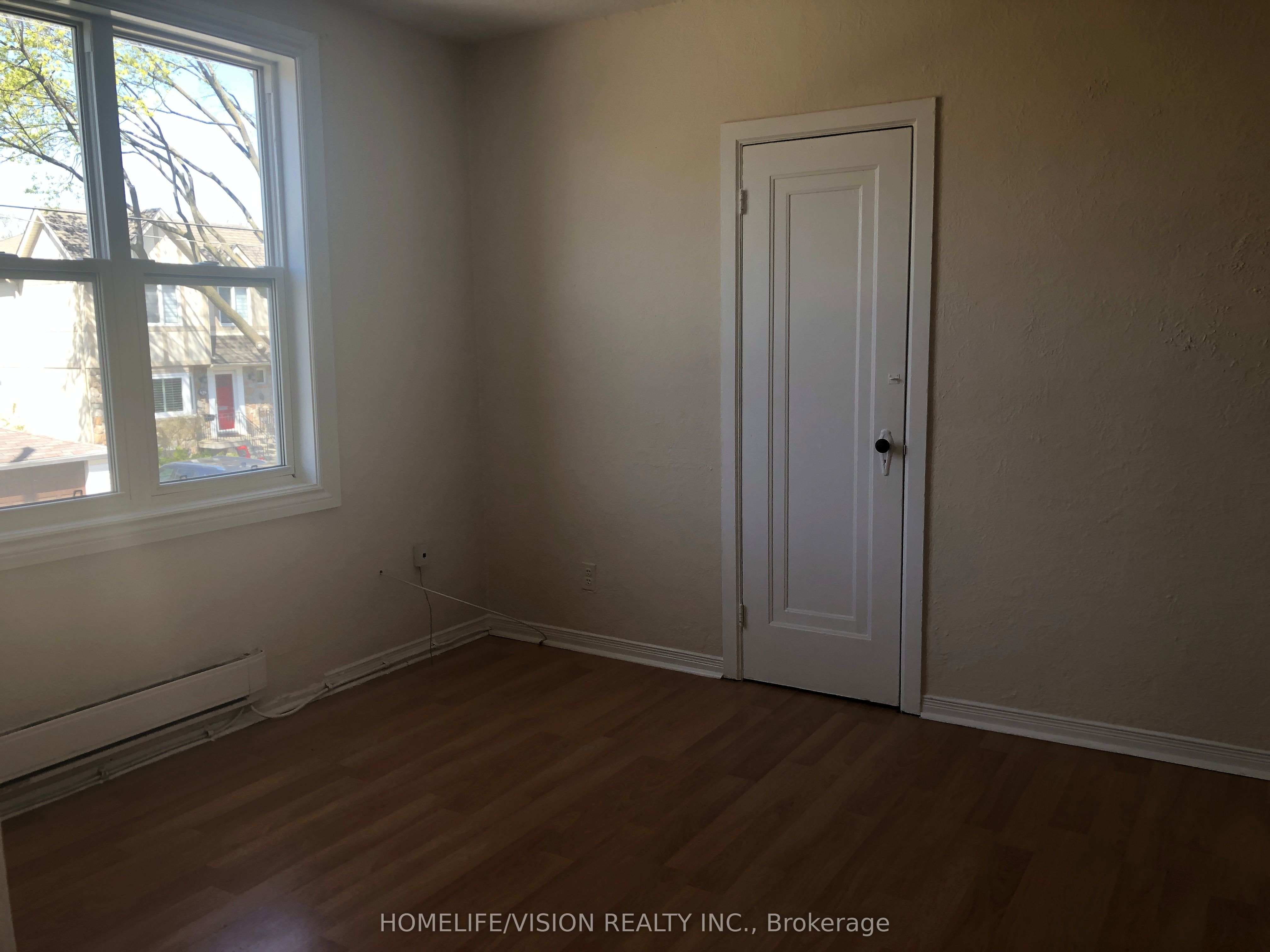 421 Sutherland Drive 2, Toronto, ON M4G 1K4