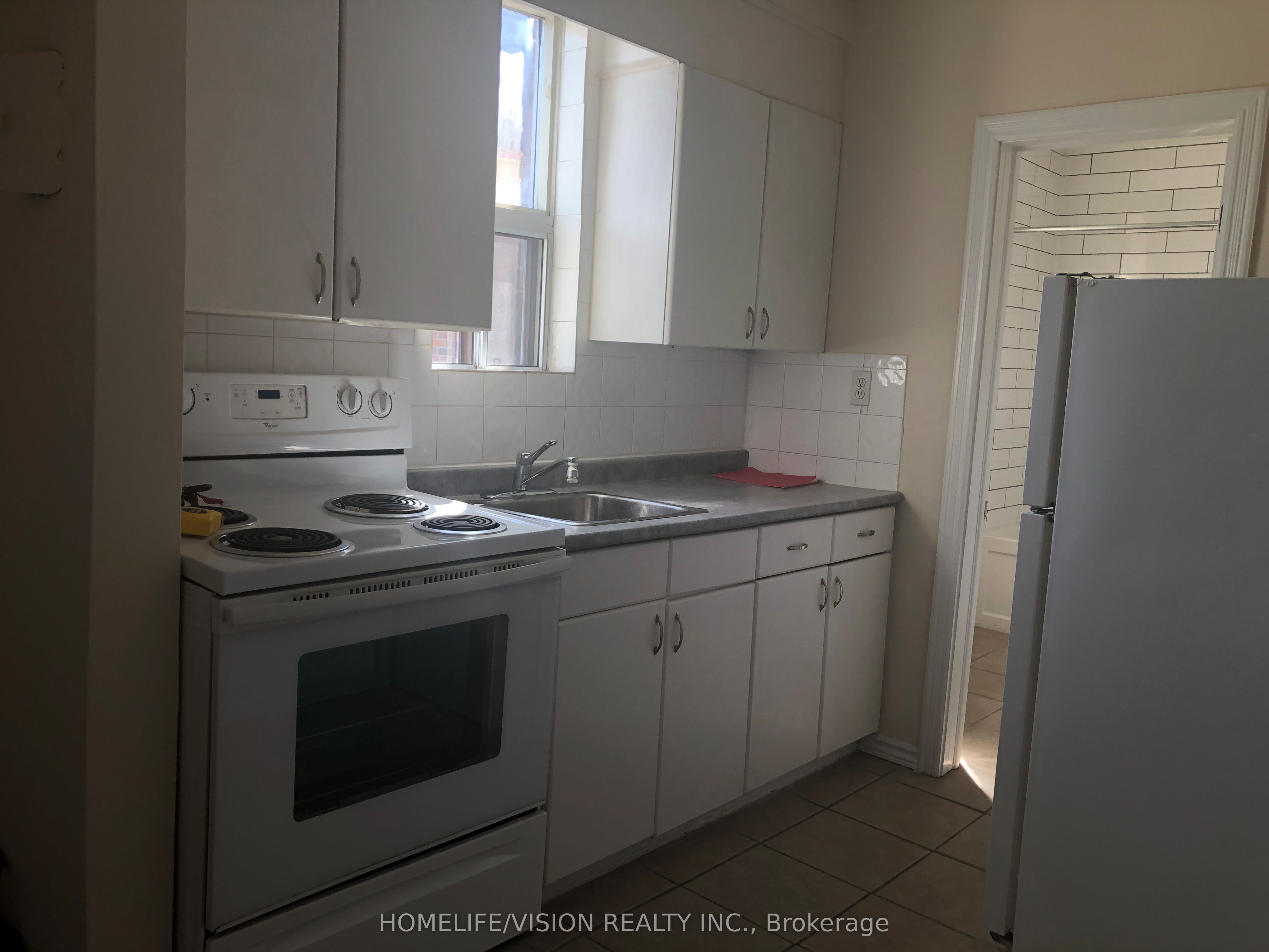 421 Sutherland Drive 2, Toronto, ON M4G 1K4 photo 2