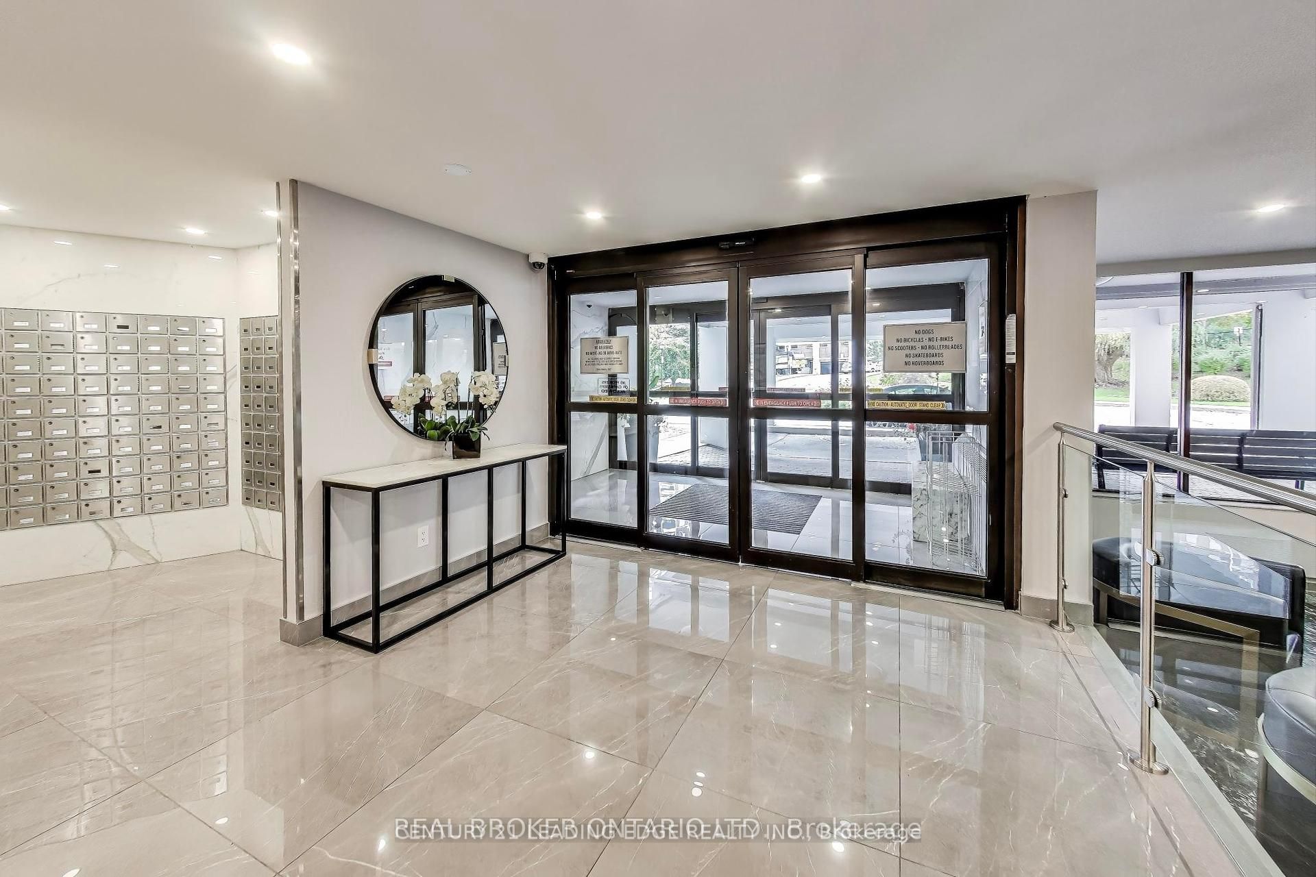 10 Edgecliffe Golfway 815, Toronto, ON M3C 3A3 photo 4