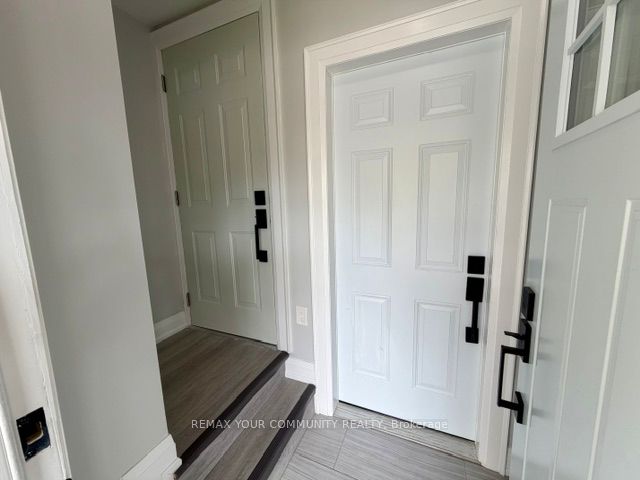 19 Mount Royal Avenue Main Level, Toronto, ON M6H 2S2 photo 5