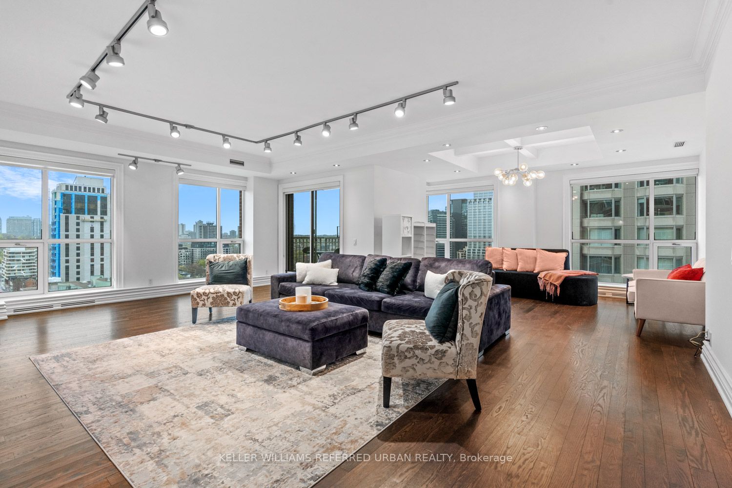 38 Avenue Road 1802, Toronto, ON M5R 2G2 photo 5