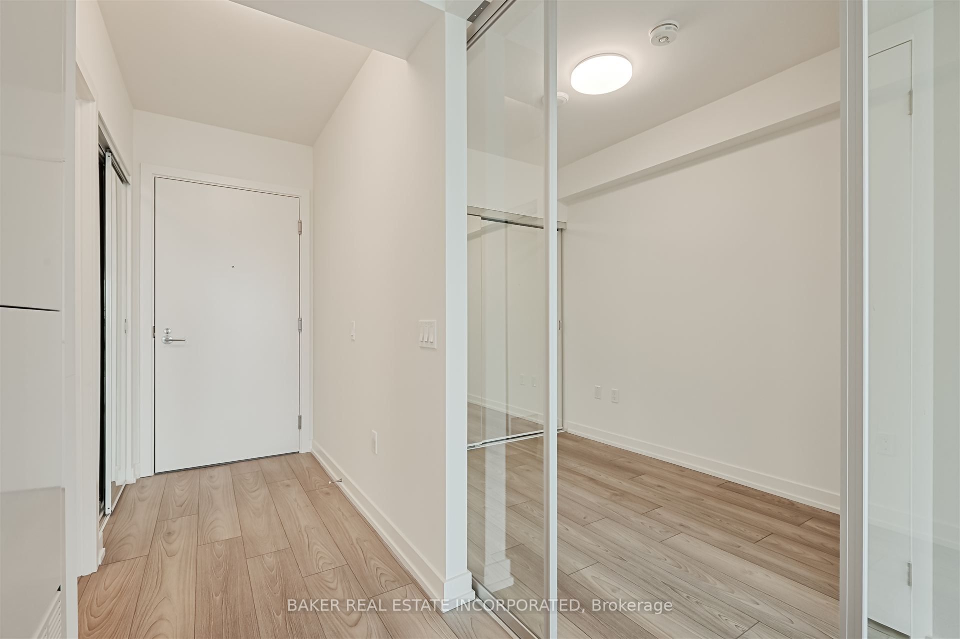 223 Redpath Avenue 3005, Toronto, ON M4P 0E8 photo 2