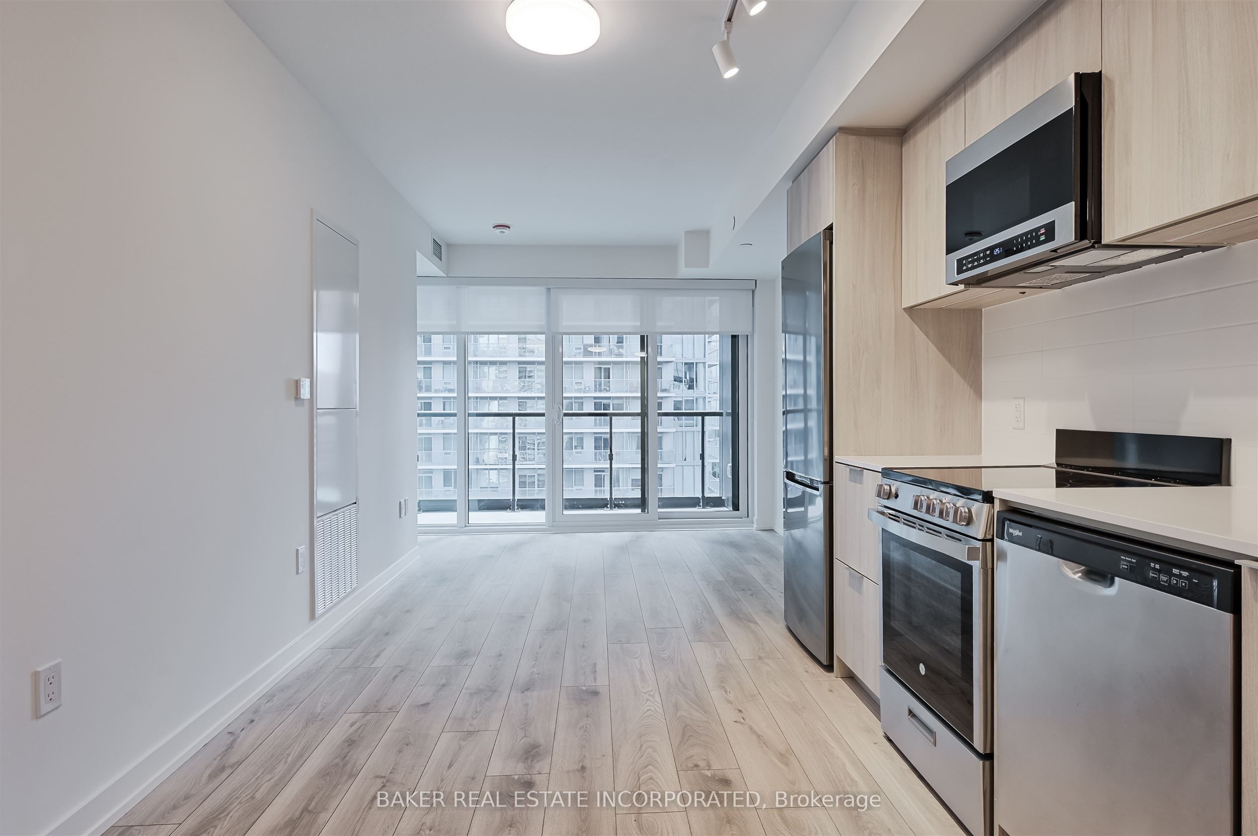 223 Redpath Avenue 2402, Toronto, ON M4P 0E8 photo 2