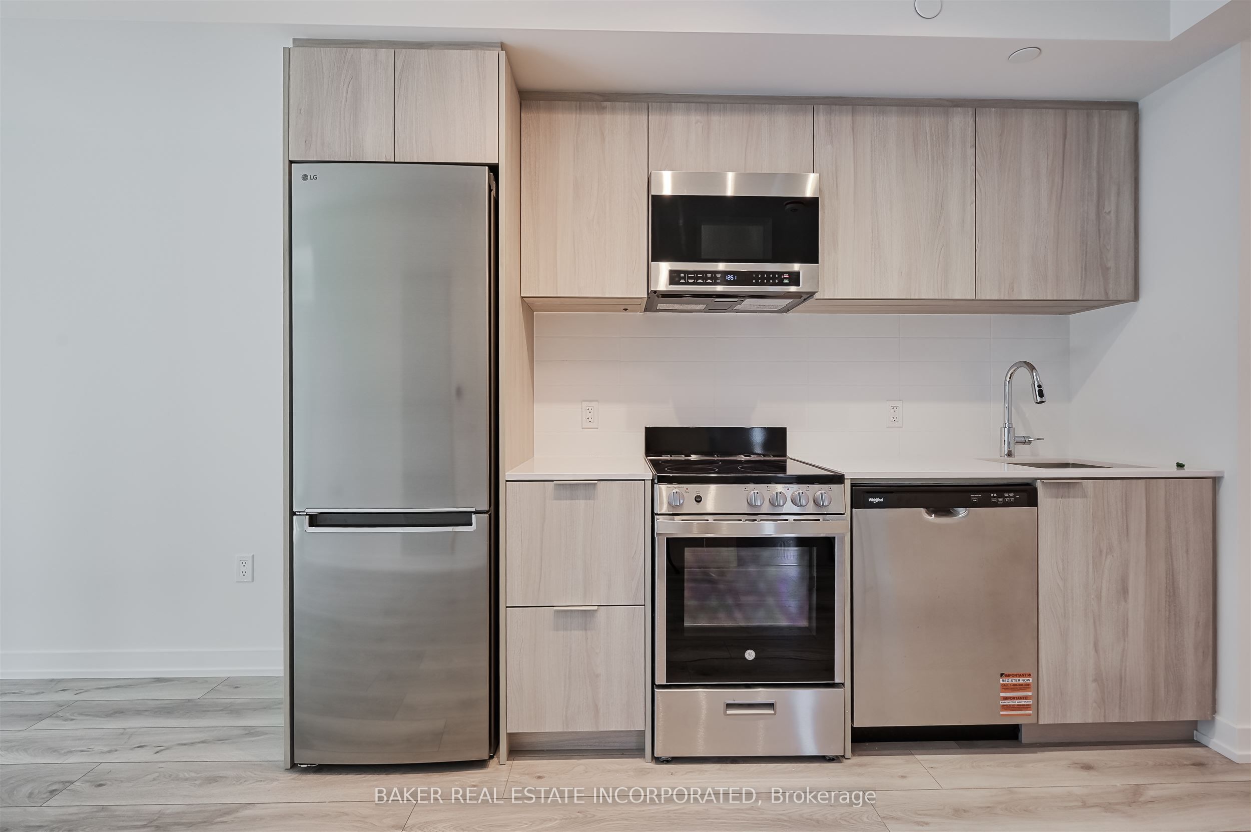 223 Redpath Avenue 2402, Toronto, ON M4P 0E8 photo 3