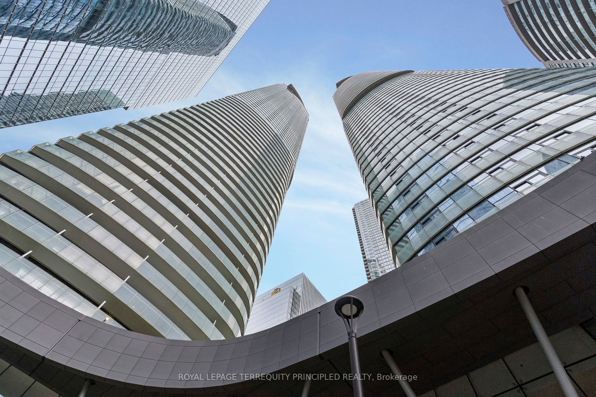 12 York Street 307, Toronto, ON M5J 0A9