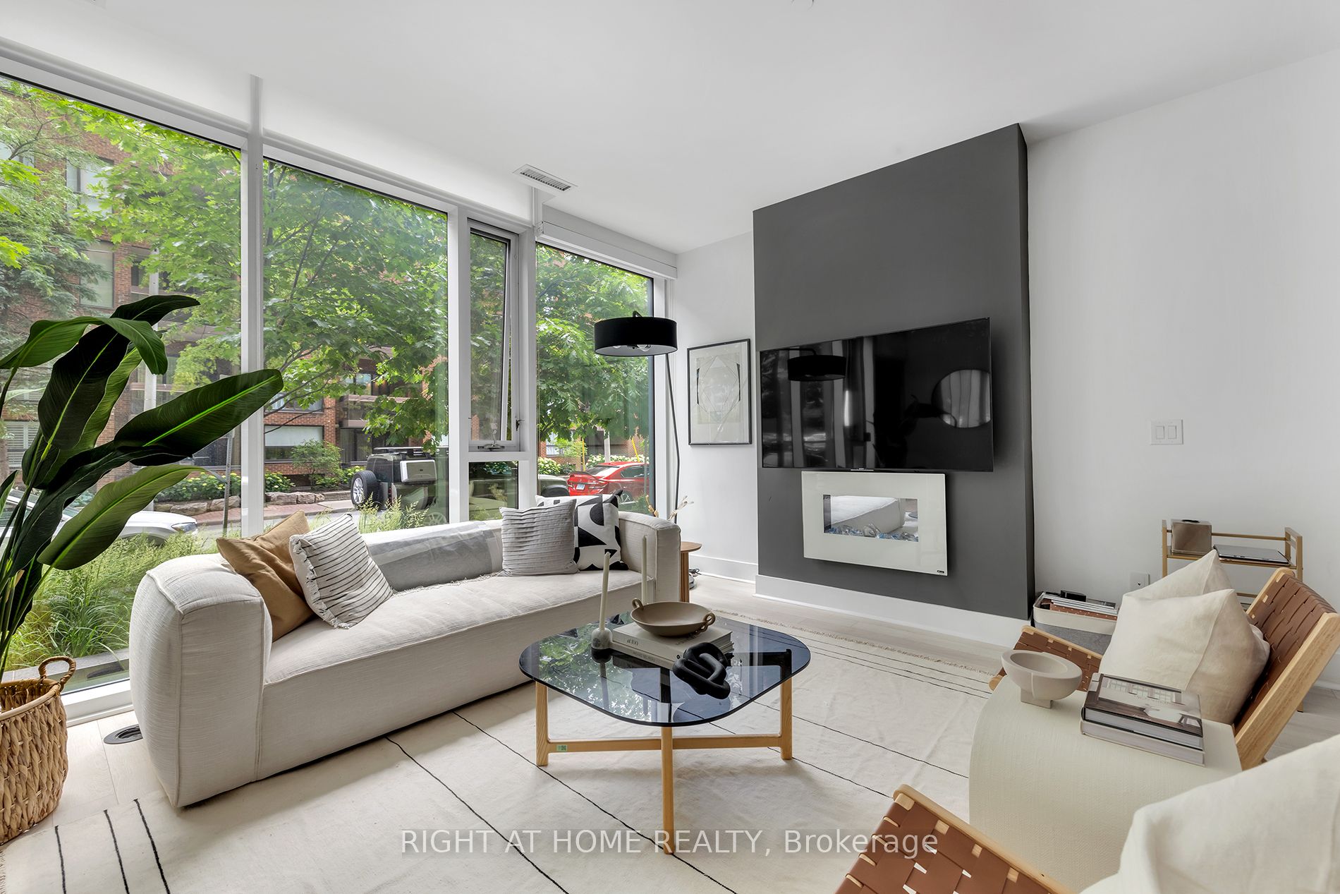 32 Davenport Road TH 101, Toronto, ON M5R 1H3 photo 3