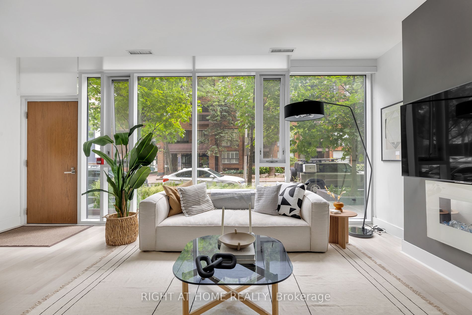 32 Davenport Road TH 101, Toronto, ON M5R 1H3 photo 5