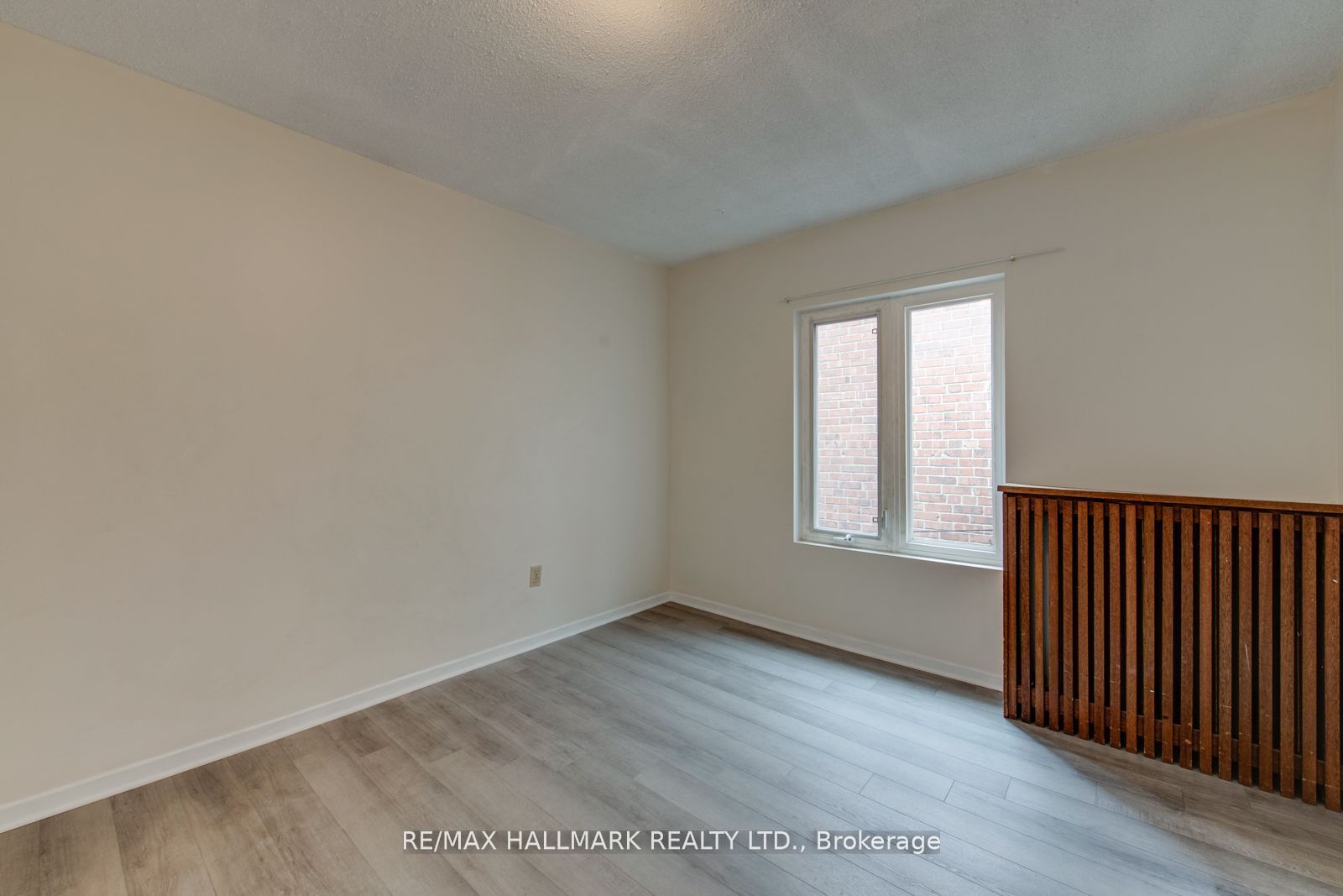576 Ossington Avenue S 2 Upper, Toronto, ON M6G 3T5