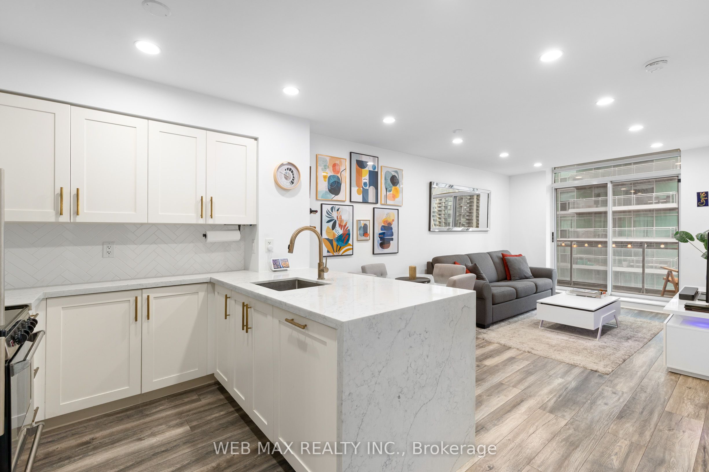 50 Lynn Williams Street 916, Toronto, ON M6K 3R9 photo 2
