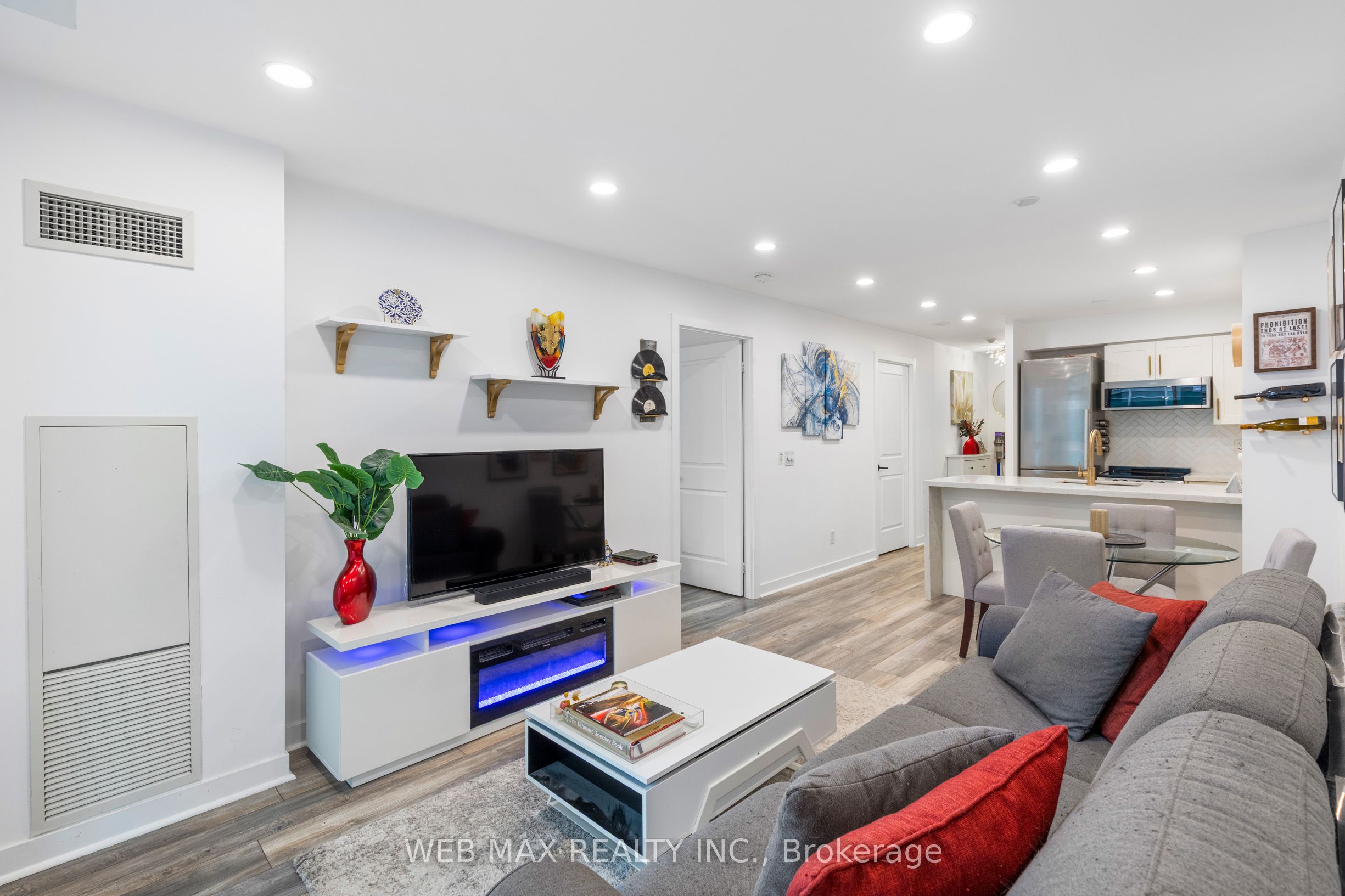 50 Lynn Williams Street 916, Toronto, ON M6K 3R9 photo 3