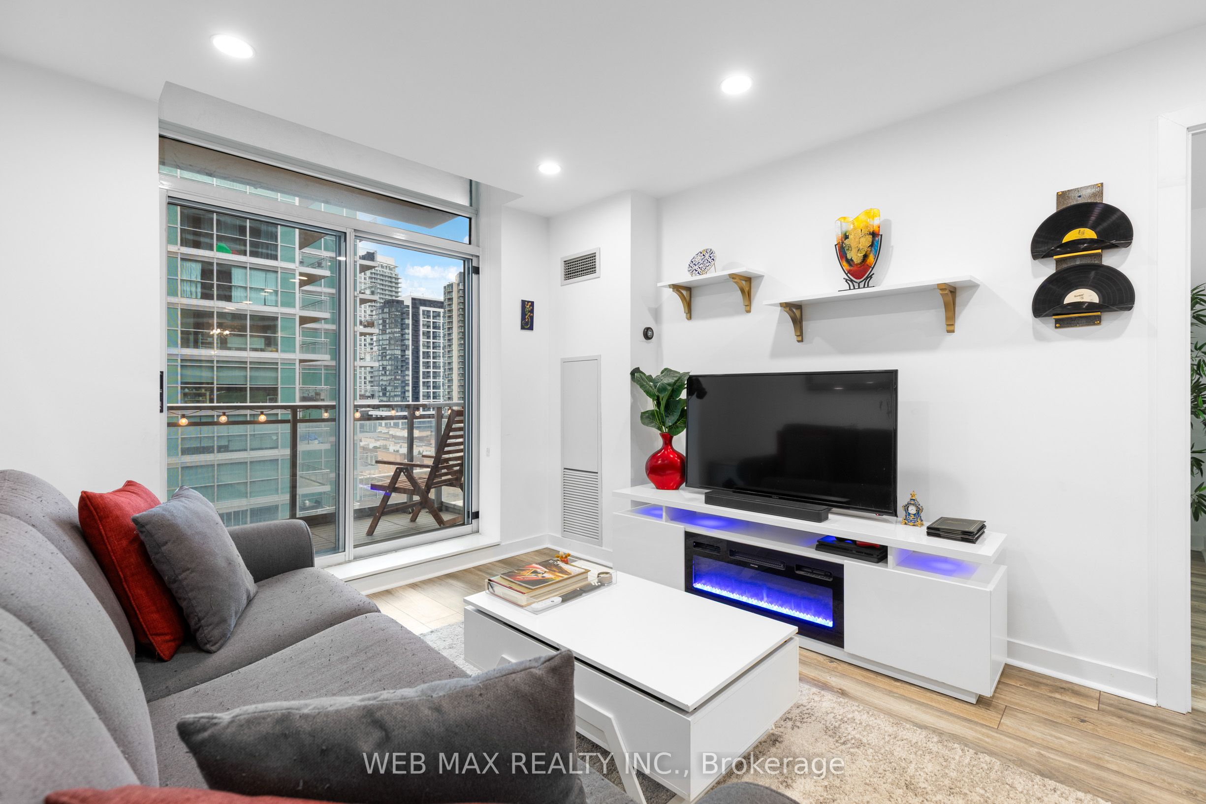 50 Lynn Williams Street 916, Toronto, ON M6K 3R9 photo 5