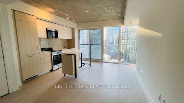65 Mutual Street 1905, Toronto, ON M5B 0E5 photo 2