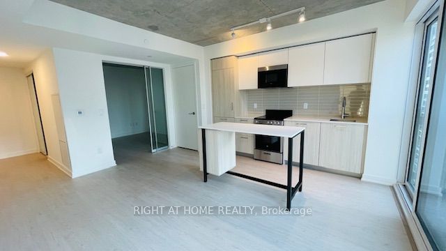 65 Mutual Street 1905, Toronto, ON M5B 0E5 photo 4