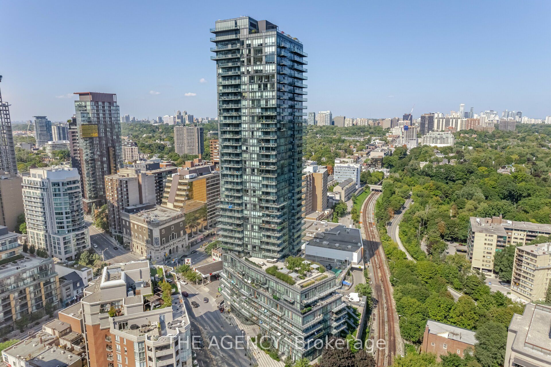 825 Church Street 105, Toronto, ON M4W 3Z4 photo 2