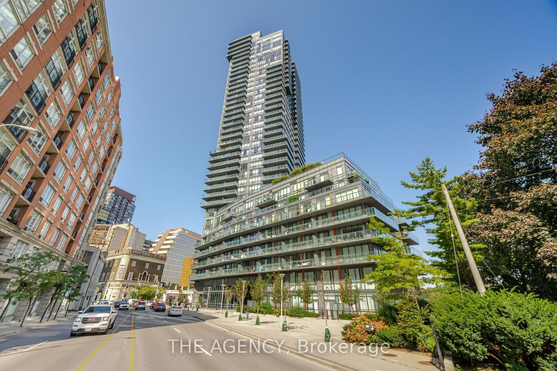 825 Church Street 105, Toronto, ON M4W 3Z4 photo 3