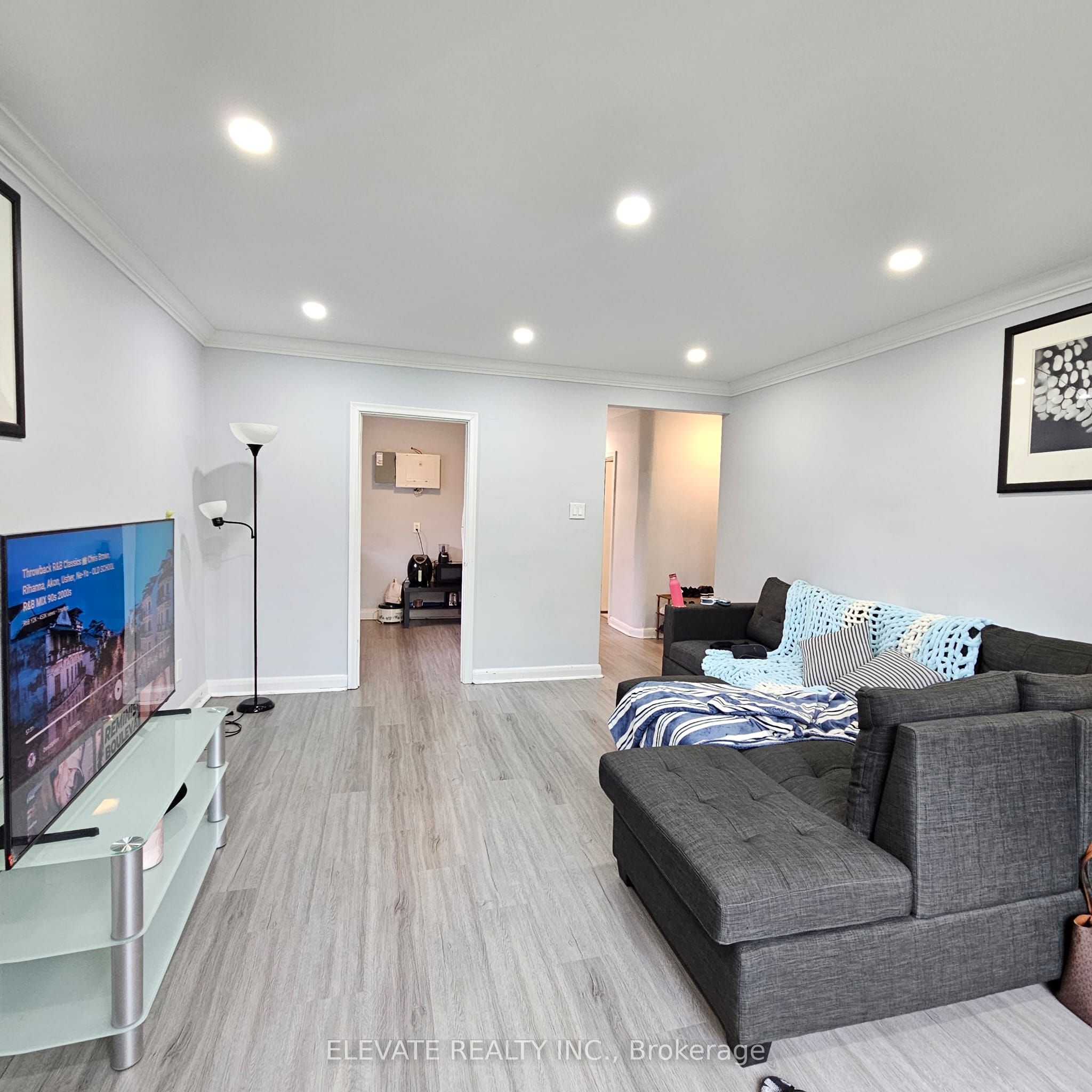 569 Oakwood Avenue, Toronto, ON M6E 2X6 photo 3
