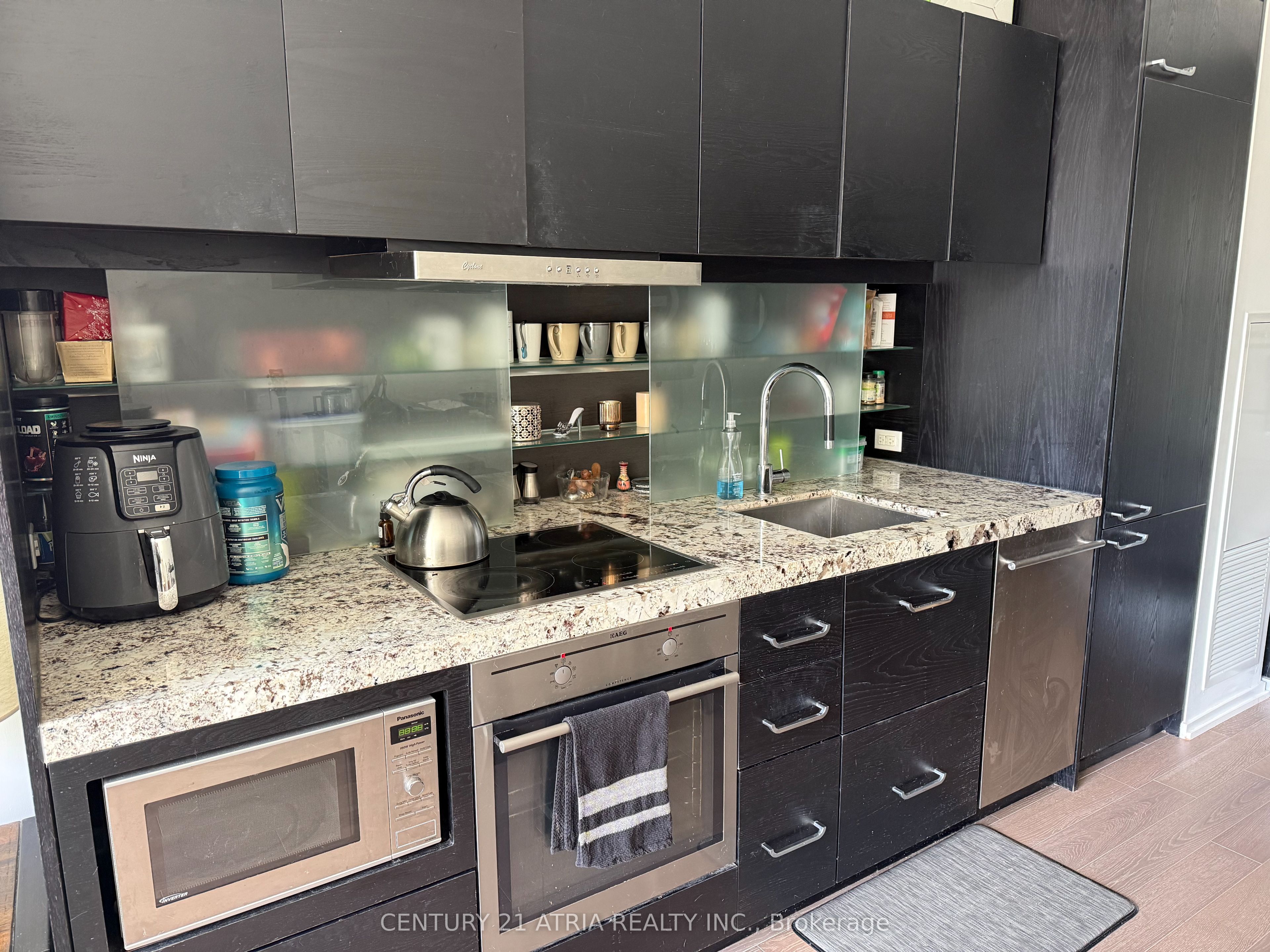 45 Charles Street E 601, Toronto, ON M4Y 0B8 photo 3