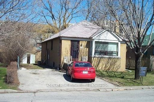 146 Fairholme Avenue Bach, Toronto, ON M6B 2X2