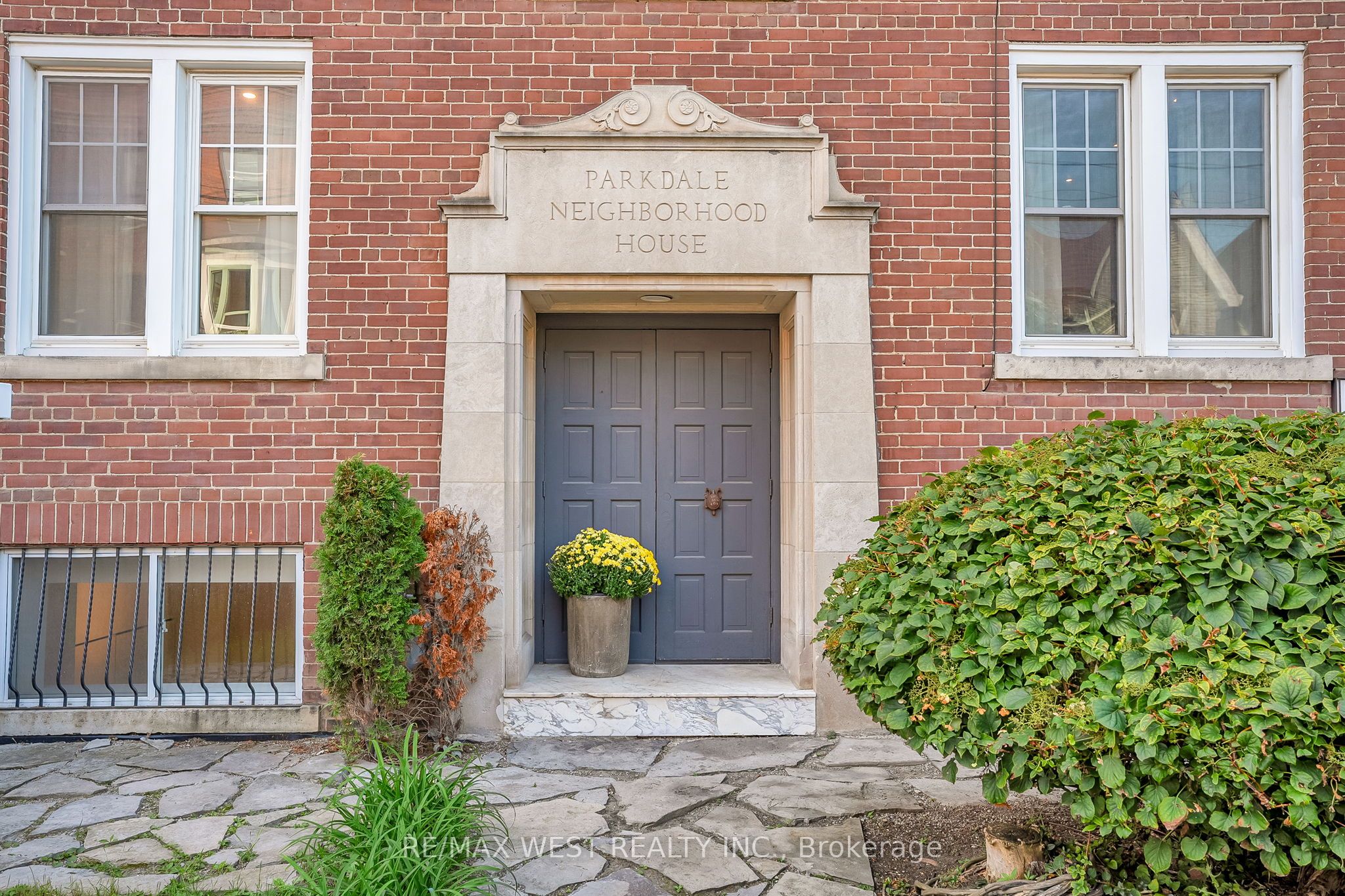 53 Argyle Street, Toronto, ON M6J 1N8 photo 4