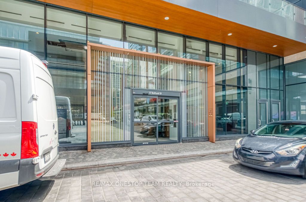 17 Bathurst Street 1510, Toronto, ON M5V 0N1 photo 3