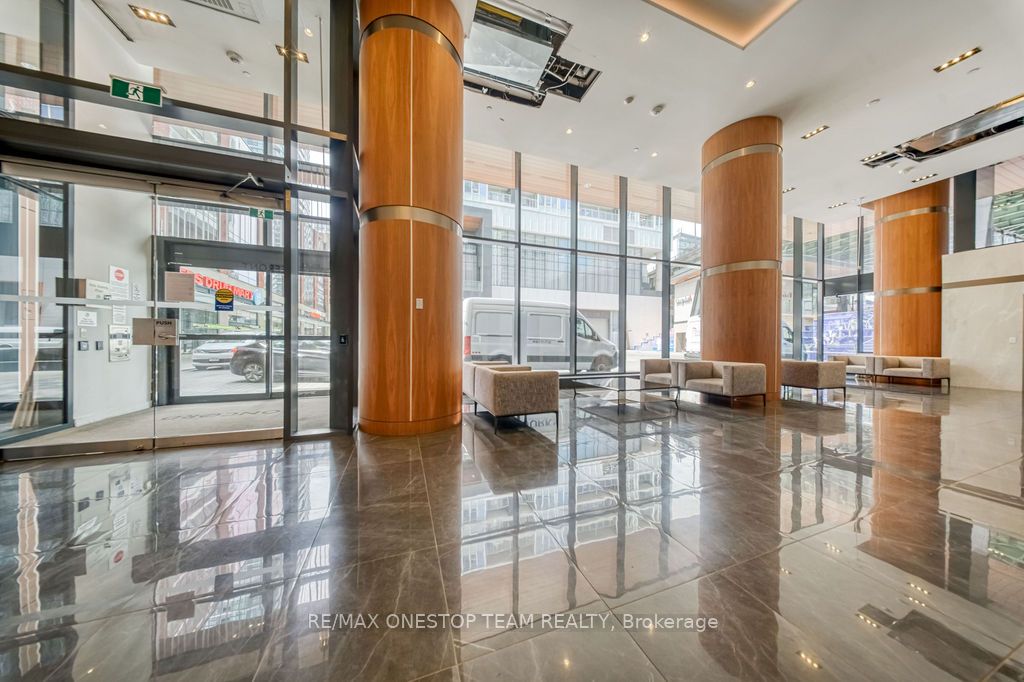 17 Bathurst Street 1510, Toronto, ON M5V 0N1 photo 4