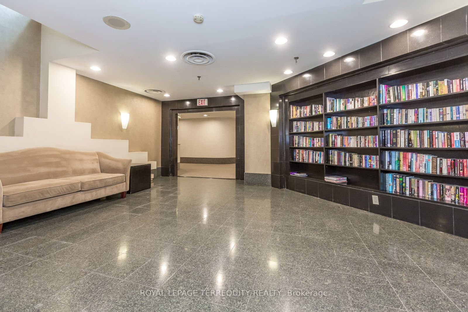 711 Bay Street 919, Toronto, ON M5G 2J8 photo 2