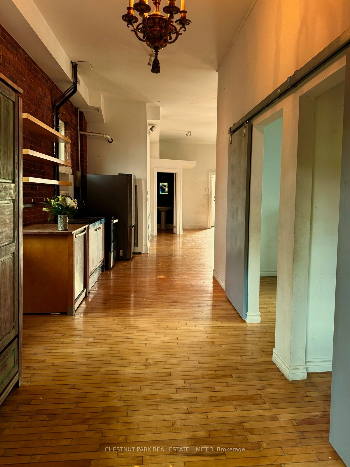 156 Sussex Mews, Toronto, ON M5S 2K1 photo 3