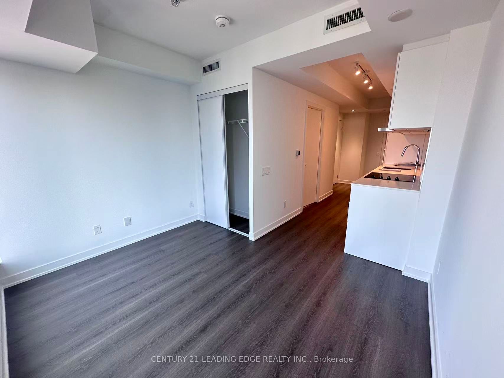 8 Wellesley Street W 4008, Toronto, ON M4Y 0J5 photo 4
