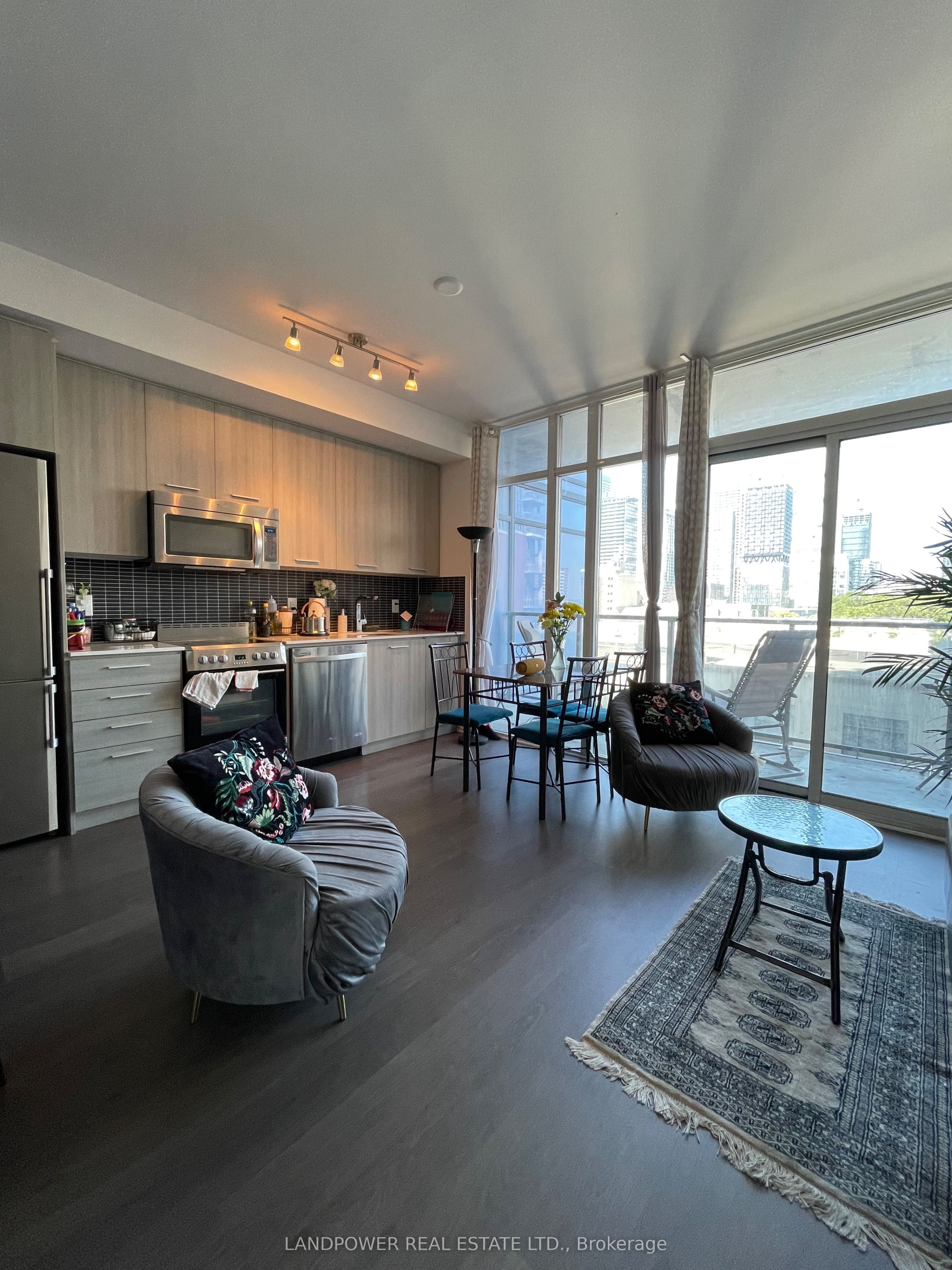 105 George Street 514, Toronto, ON M5A 0L4