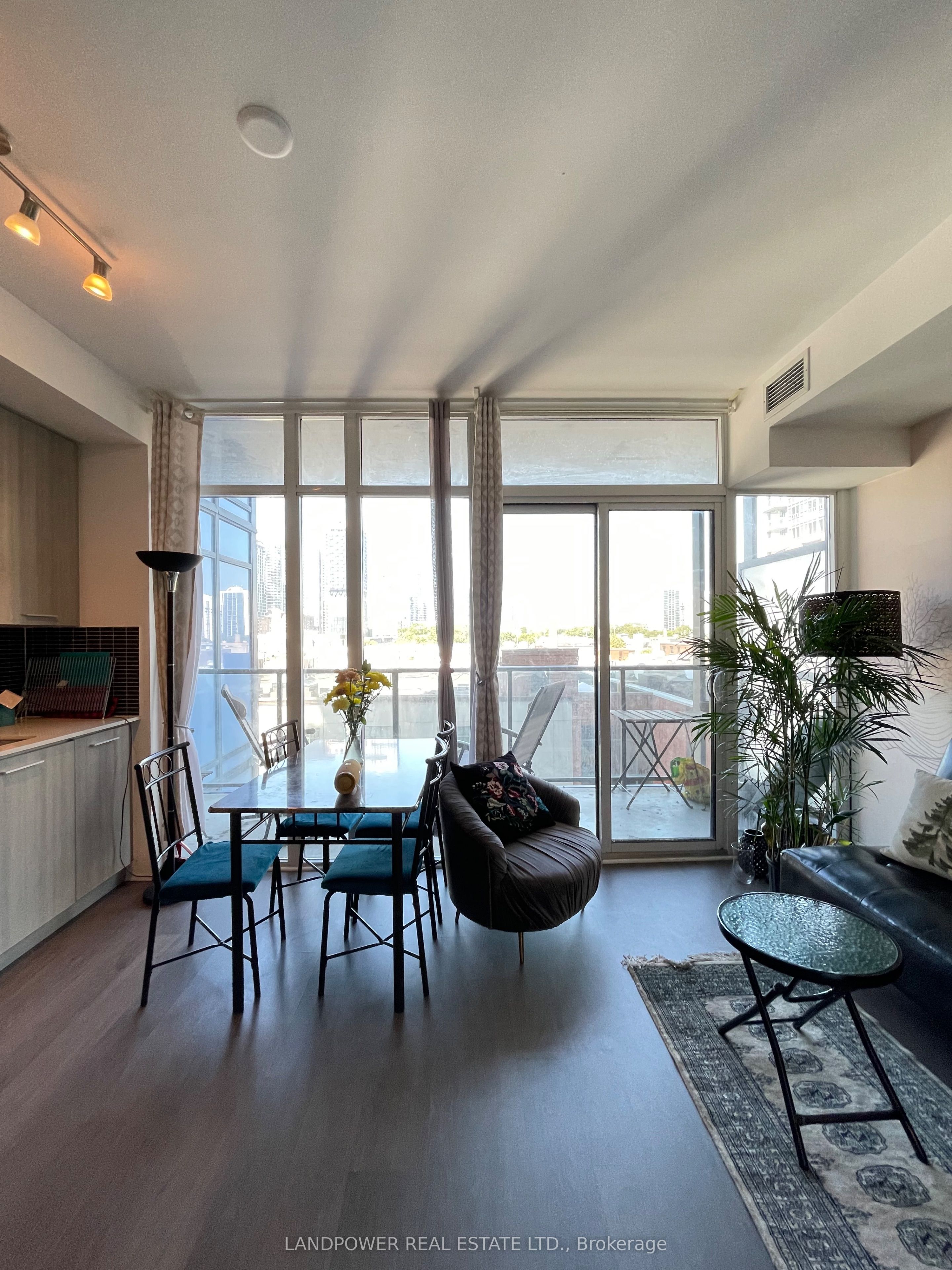 105 George Street 514, Toronto, ON M5A 0L4 photo 2