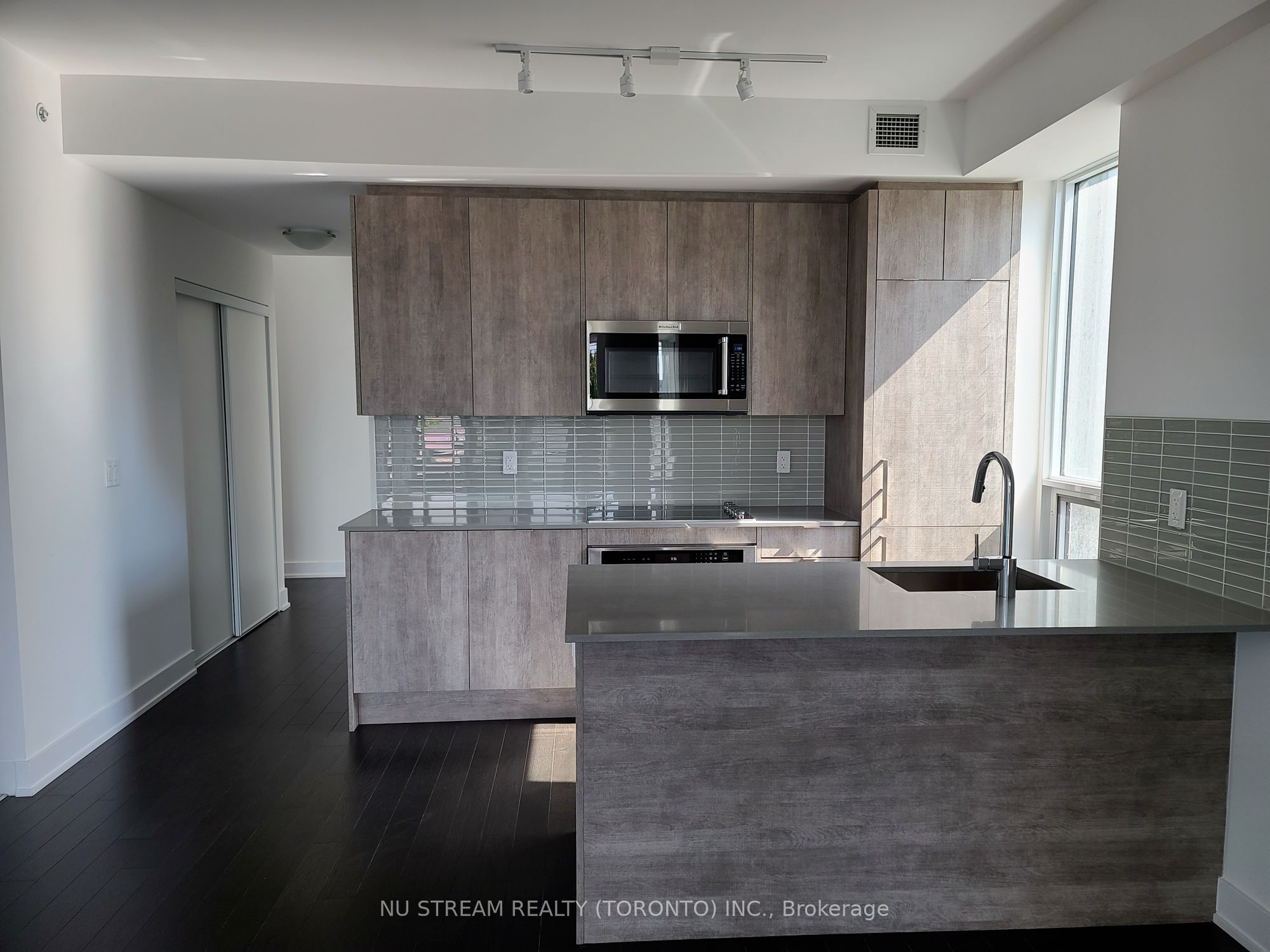 181 Bedford Road 307, Toronto, ON M5R 0C2