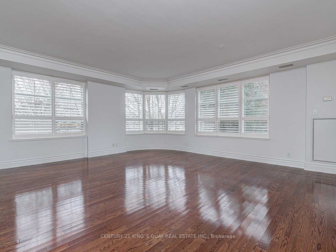 10 Old York Mills Road 206, Toronto, ON M2P 2G6 photo 3