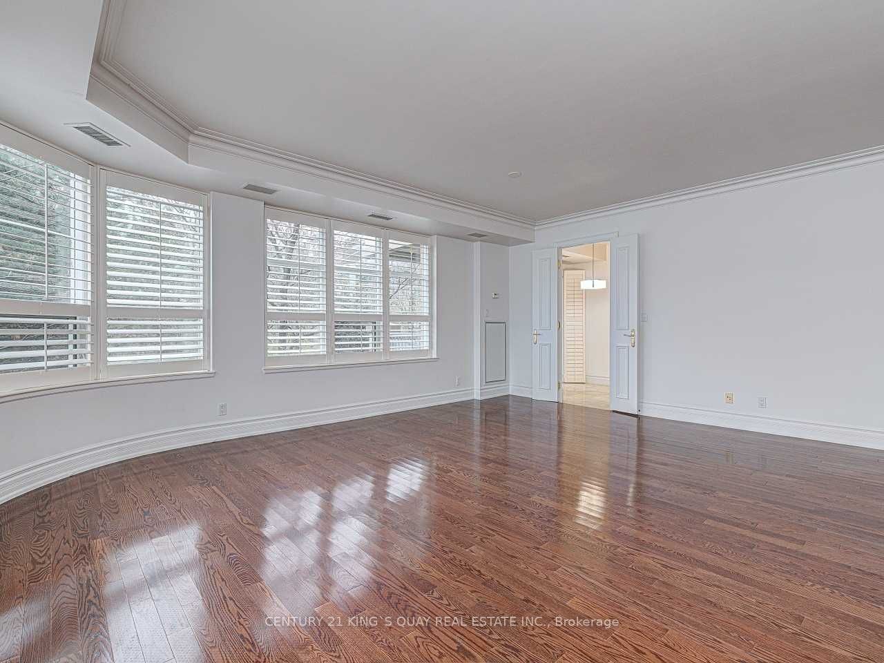 10 Old York Mills Road 206, Toronto, ON M2P 2G6 photo 4