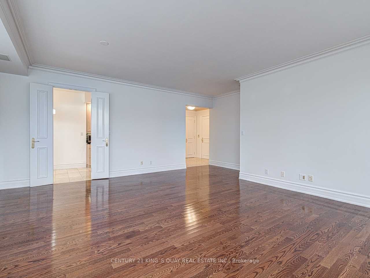 10 Old York Mills Road 206, Toronto, ON M2P 2G6 photo 5