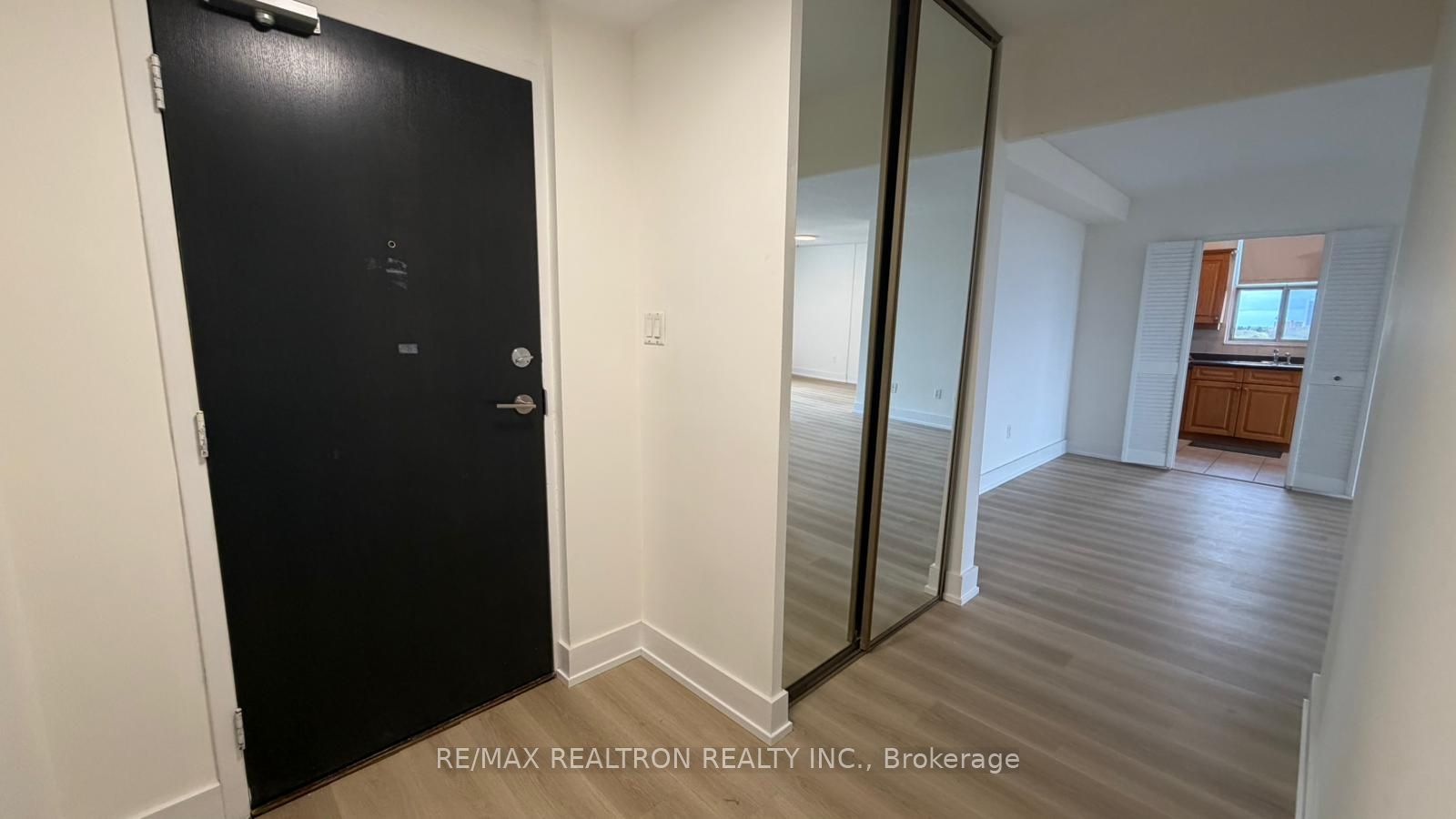 15 Vicora Linkway 903, Toronto, ON M3C 1A8 photo 5