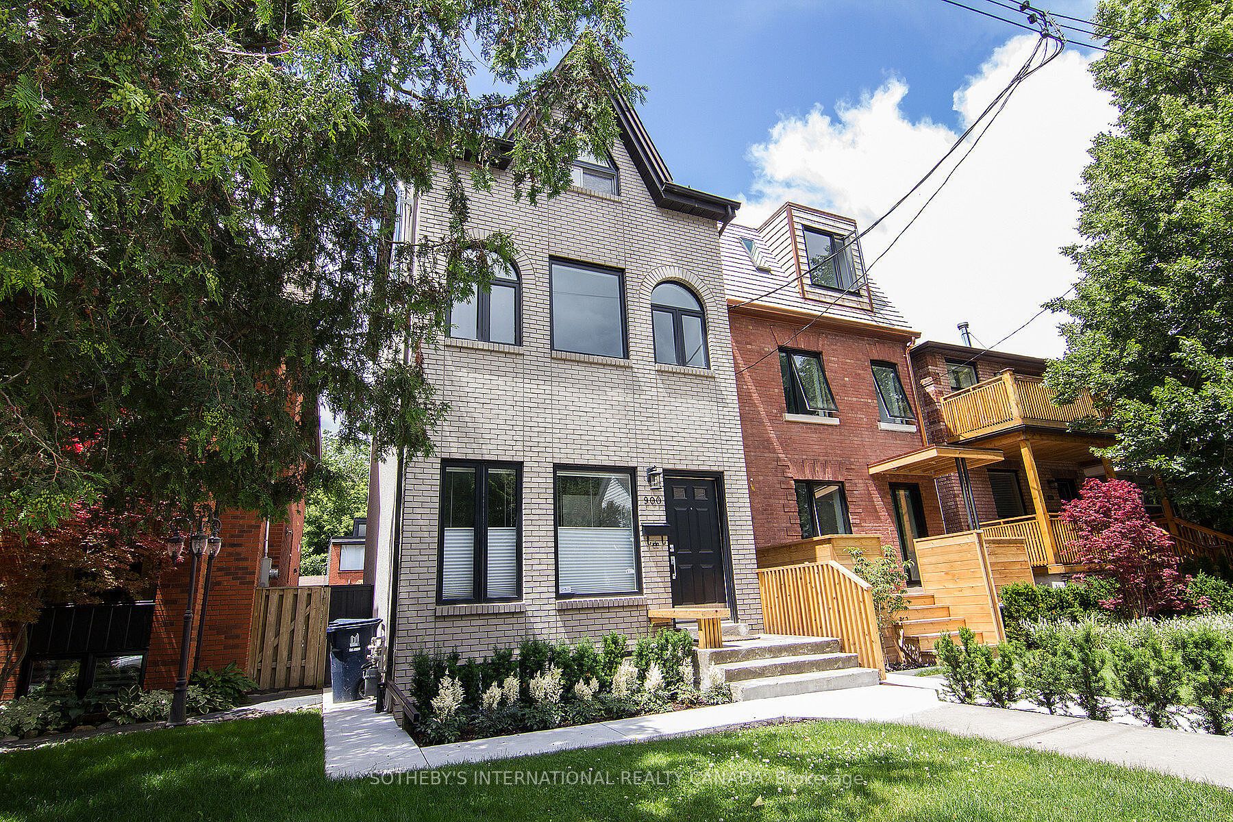 900 Manning Avenue Main, Toronto, ON M6G 2X4