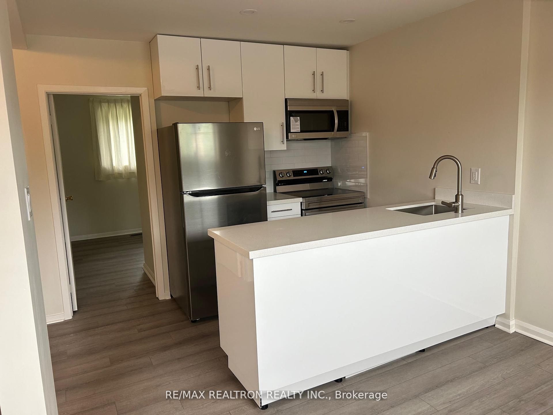 22 Tanjoe Crescent, Toronto, ON M2M 1P7 photo 2