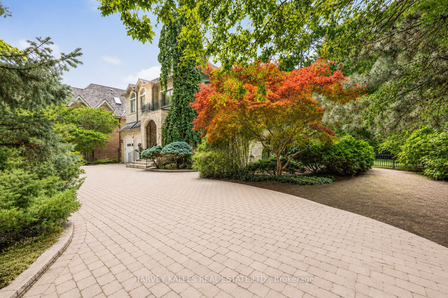 1 Knightswood Road, Toronto, ON M4N 2G9