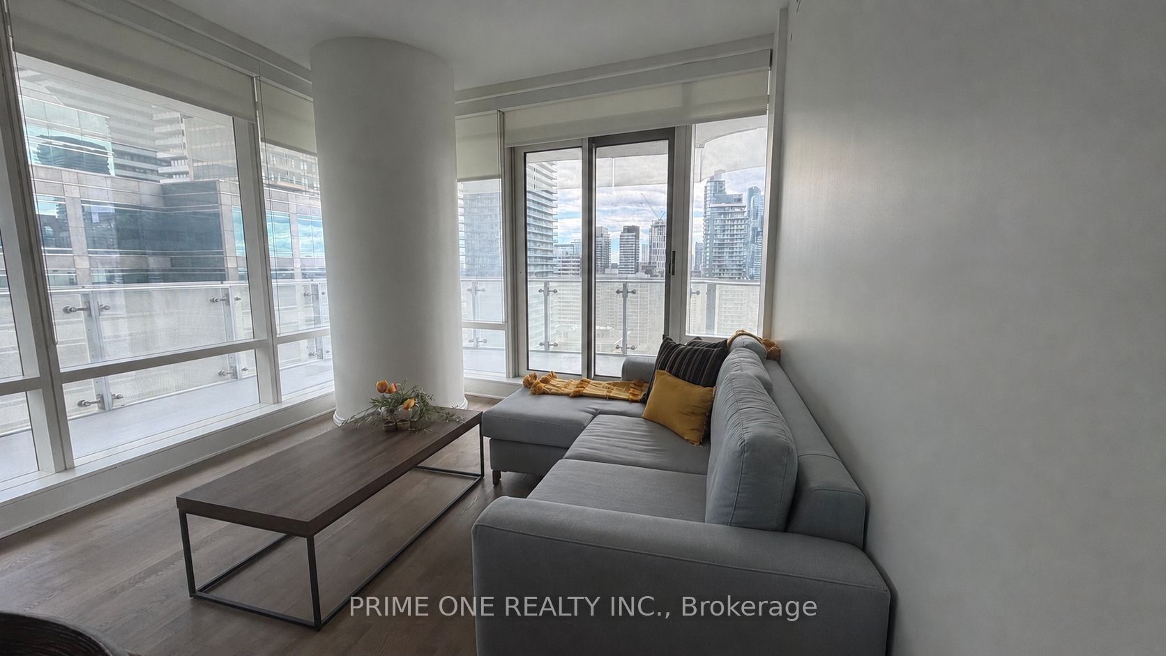 1 Bloor Street E 1704, Toronto, ON M4W 0A8 photo 4