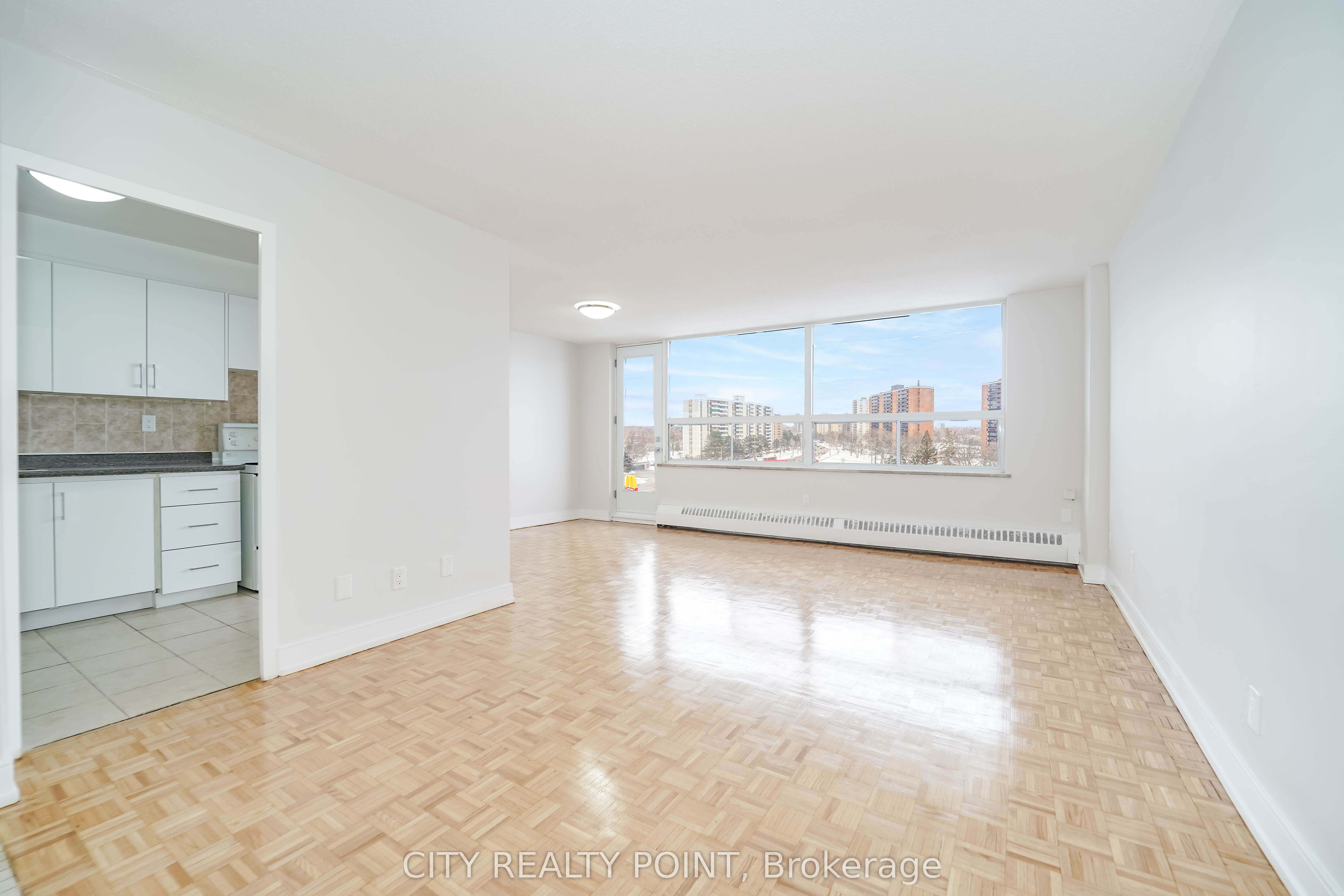 6200 Bathurst Street 1008, Toronto, ON M2R 2A3 photo 3