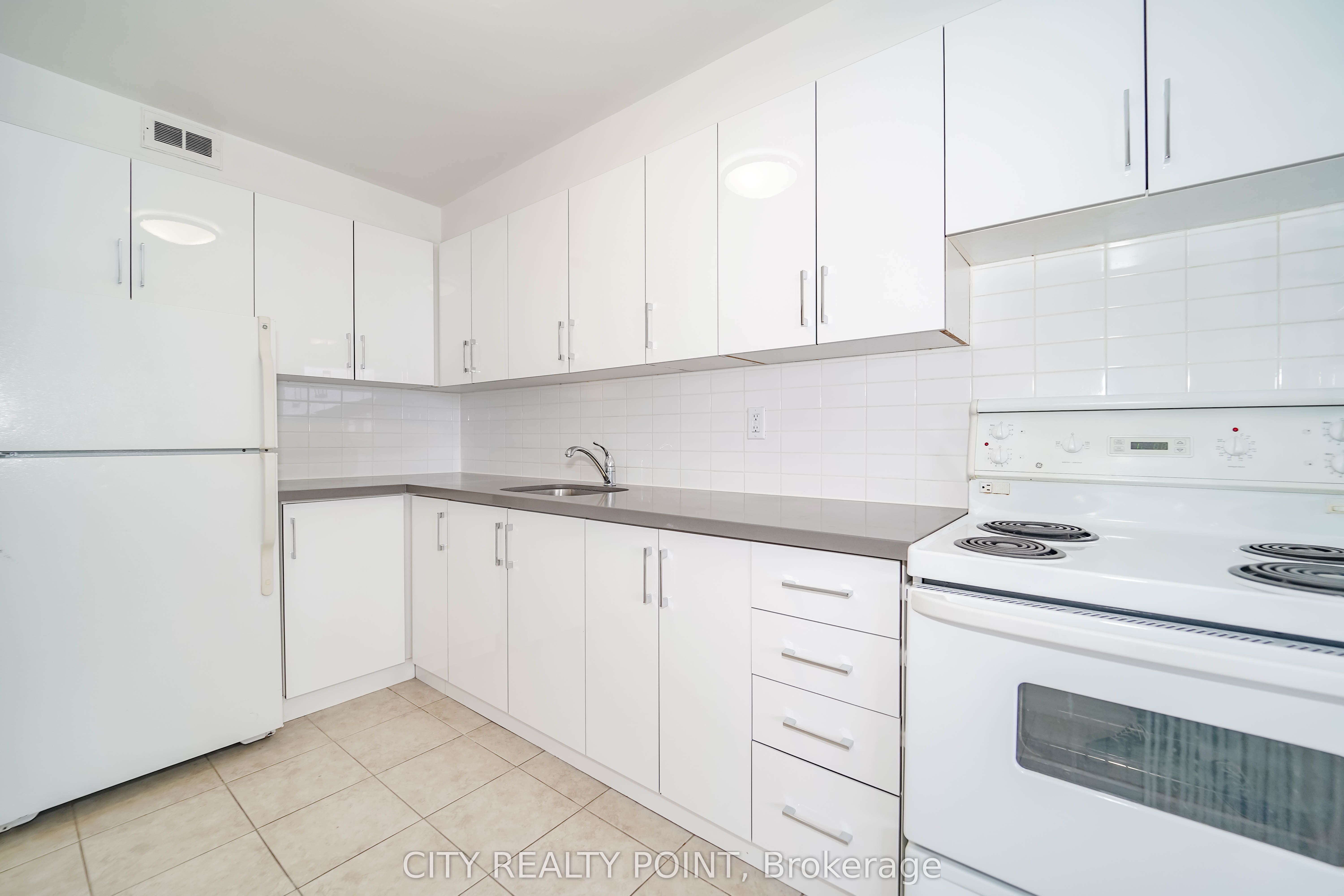6200 Bathurst Street 503, Toronto, ON M2R 2A3 photo 5