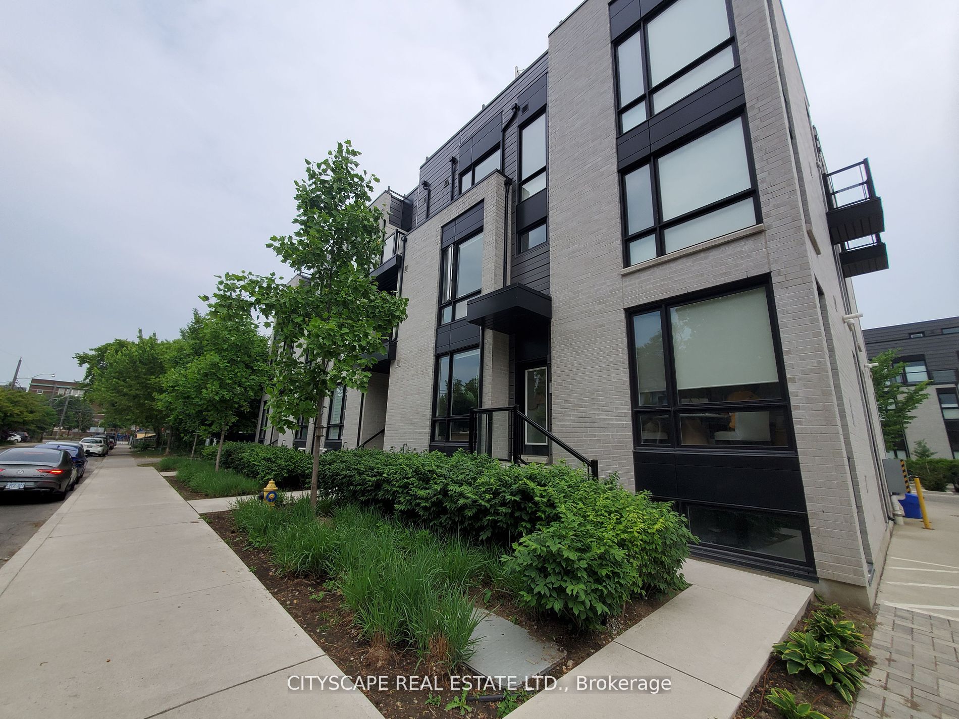 31 Florence Street 9, Toronto, ON M6K 1P4