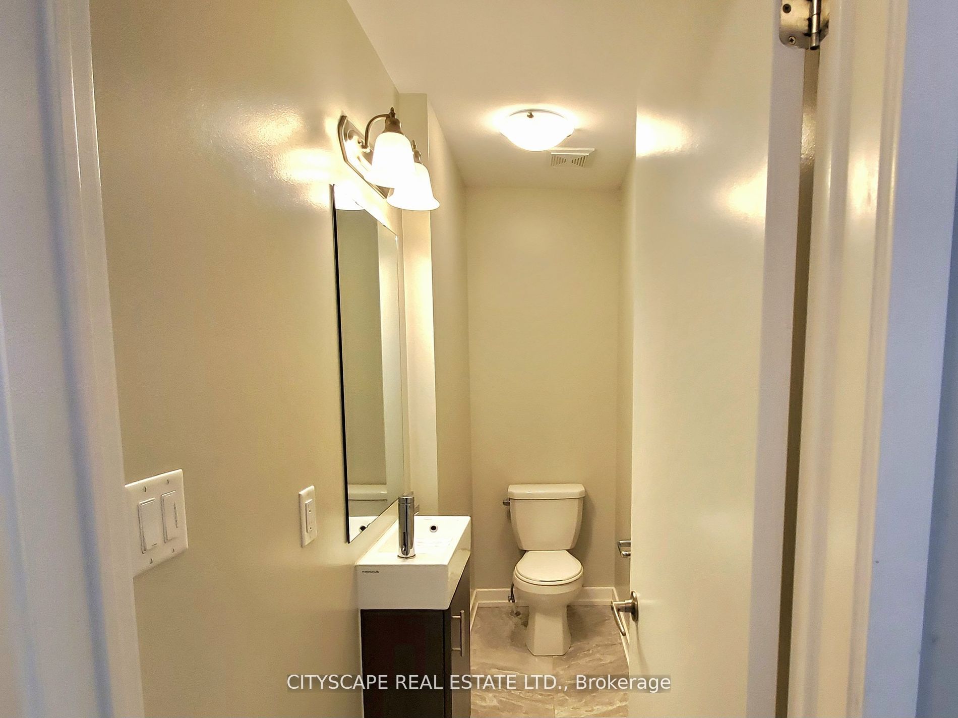 31 Florence Street 9, Toronto, ON M6K 1P4 photo 3