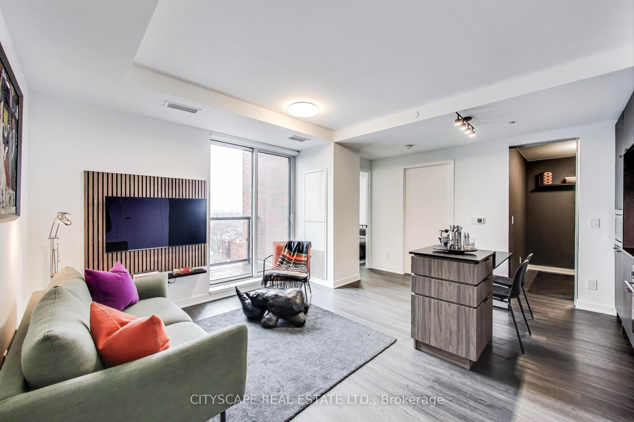 185 Alberta Avenue 1210, Toronto, ON M6C 0A5 photo 3