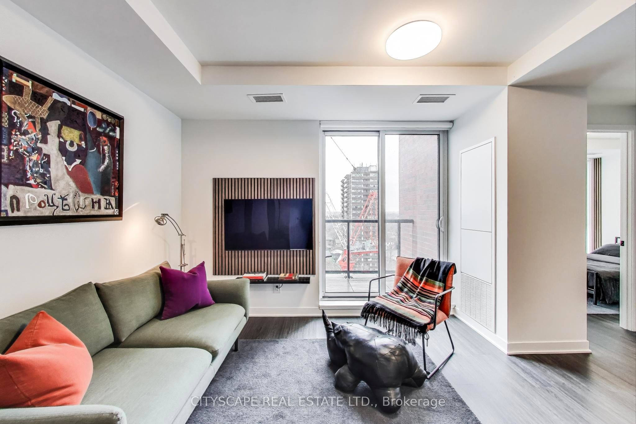 185 Alberta Avenue 1210, Toronto, ON M6C 0A5 photo 4