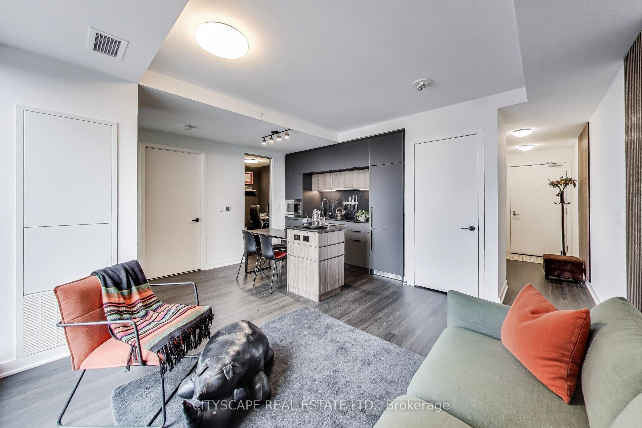 185 Alberta Avenue 1210, Toronto, ON M6C 0A5 photo 5