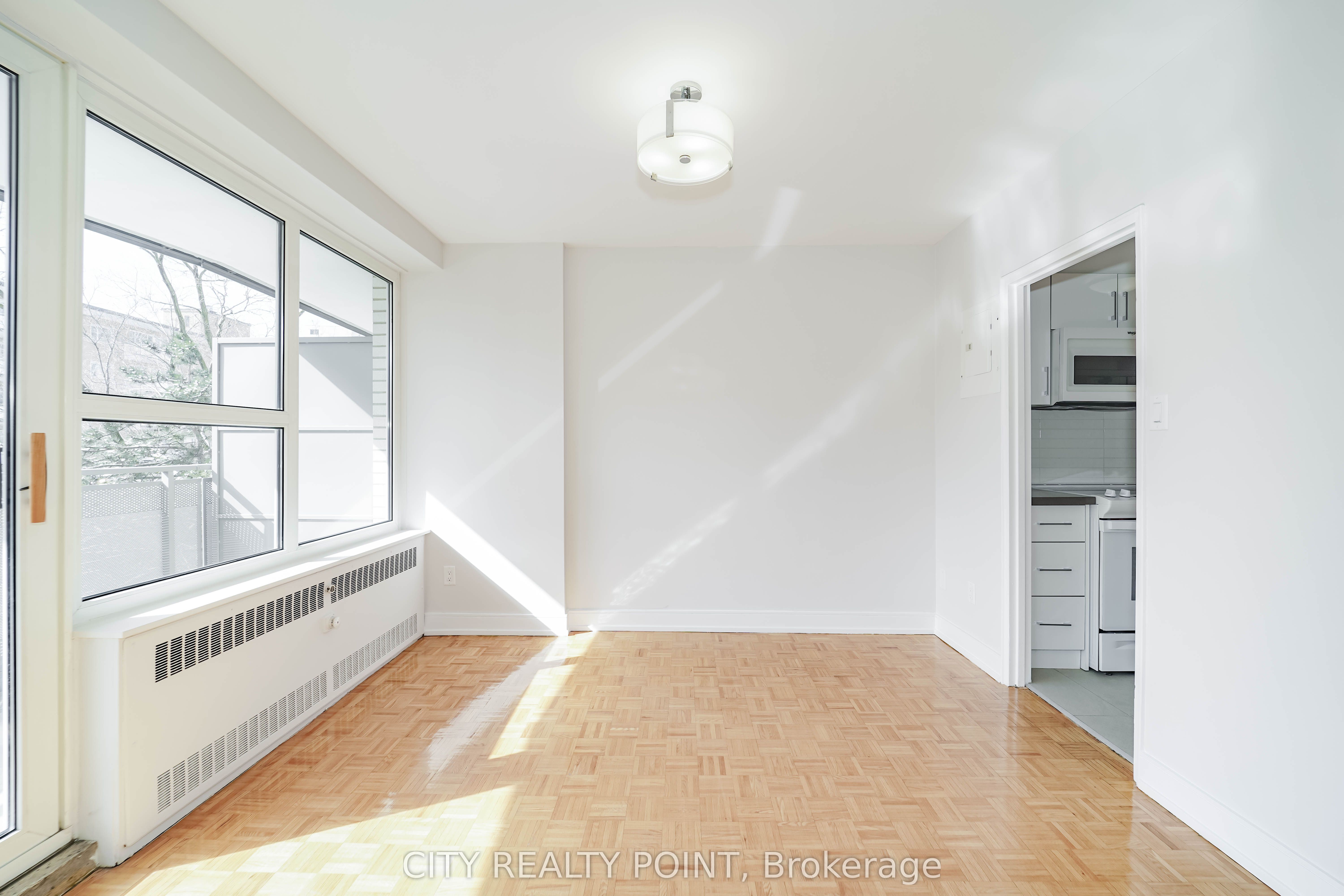 10 Shallmar Boulevard 907, Toronto, ON M5N 1J4 photo 5